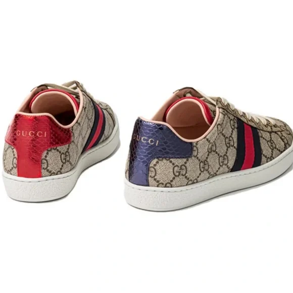 Gucci Women's Ace GG Supreme Canvas Low Top Lace Up Sneakers